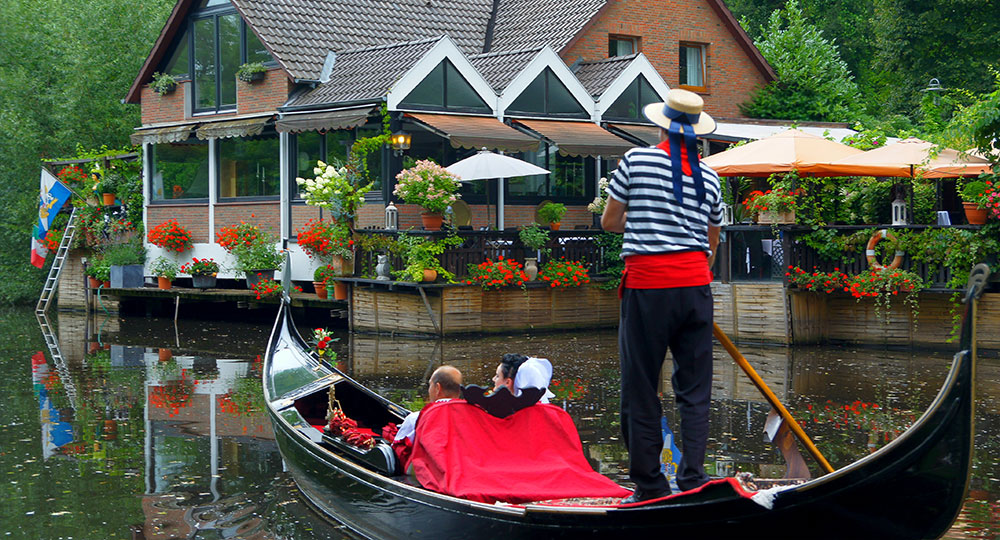 gondelfahrt-burggraben-stade Gondelfahrt auf dem Burggraben in Stade